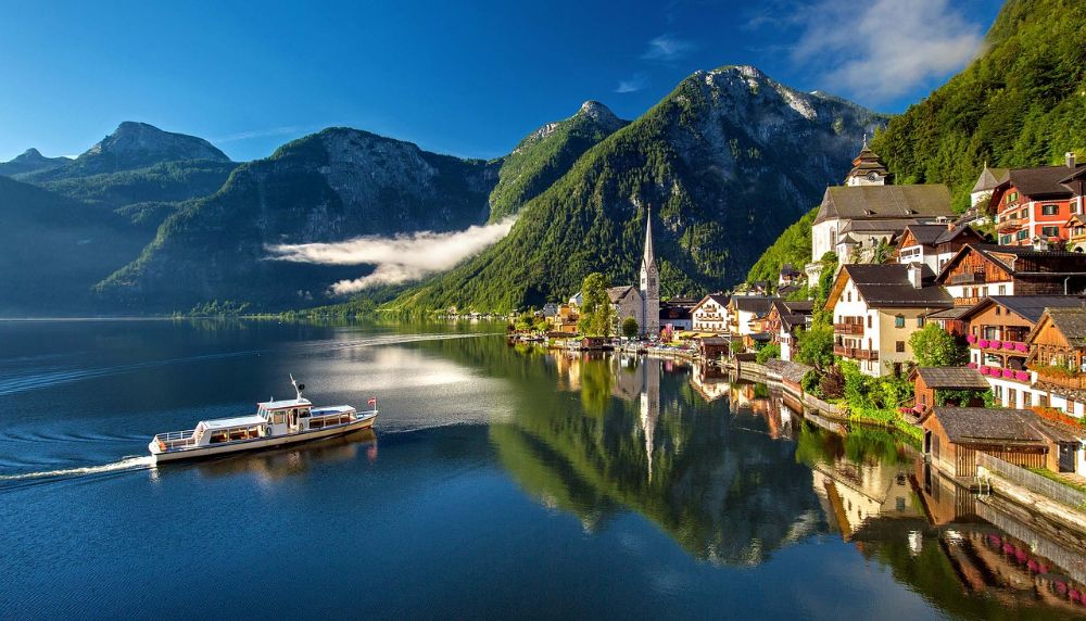 Lakes and mountain views in Hallstatt, Austria